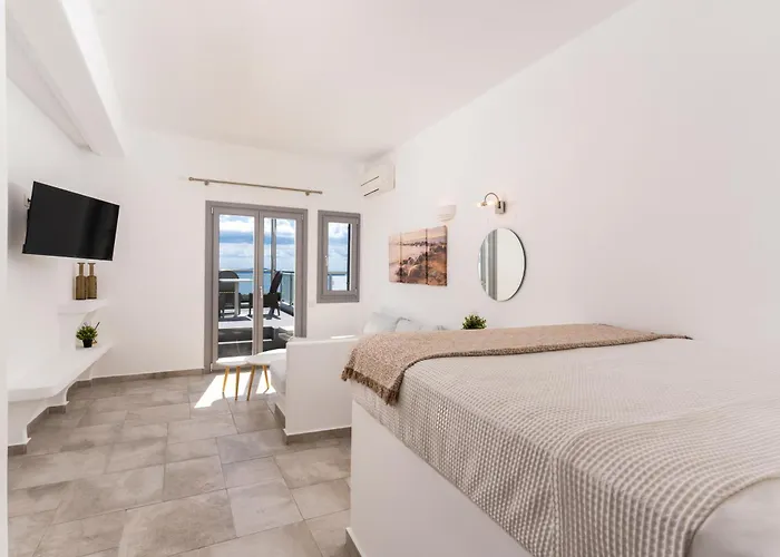Enalion White Suites Oia